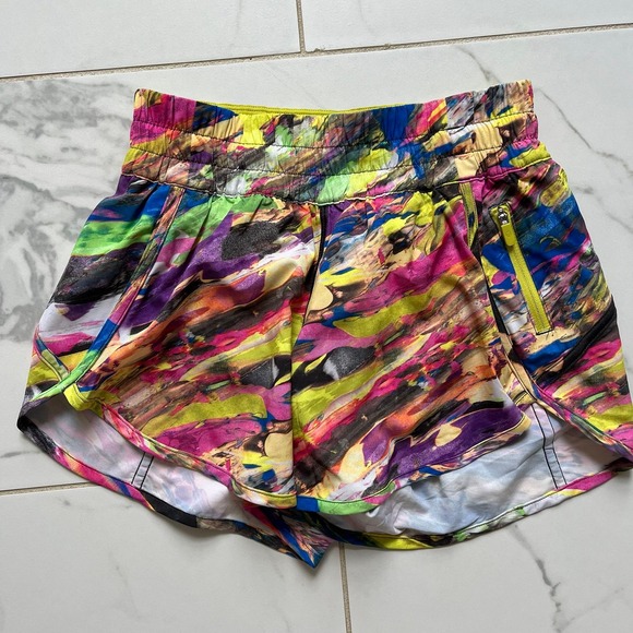 lululemon athletica Pants - Lululemon Hotty Hot shorts Catalyst Multi Print sz 4
